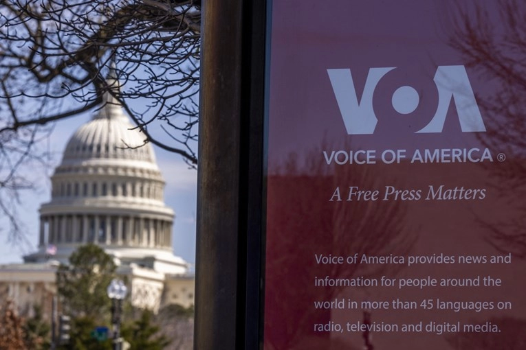 Tisuću zaposlenika radija VOA dobilo otkaz zbog Trumpa. Sud: Vratite ih na posao